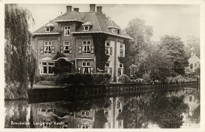 8823 Gezicht op het huis Meeuwenhoek (Straatweg 172) aan de Vecht te Breukelen.